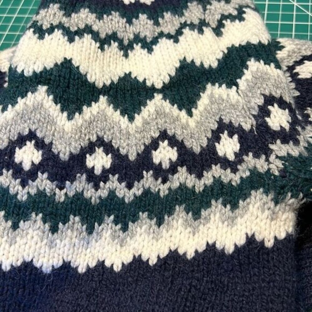 Banana Republic Nordic Raglan Sleeve Sweater size Small - Picture 5 of 5